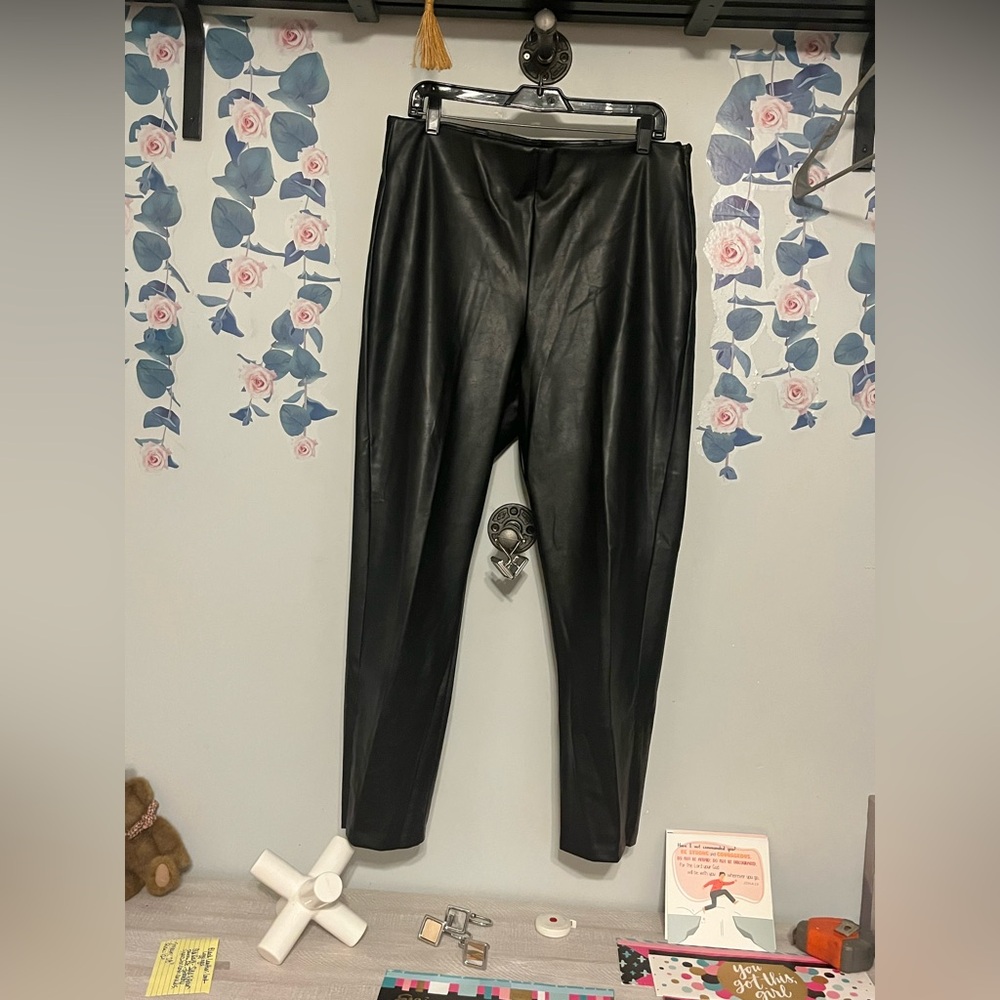 Old Navy Women's Black Faux Leather Size 14 Pants with side and ankle zippers